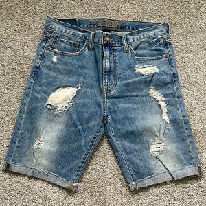 American eagle men’s Distressed jean shorts